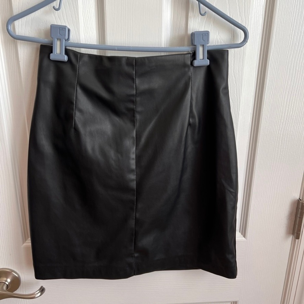 H&M Faux Leather Mini Skirt - Black, Zipper Back,‎ Size 4